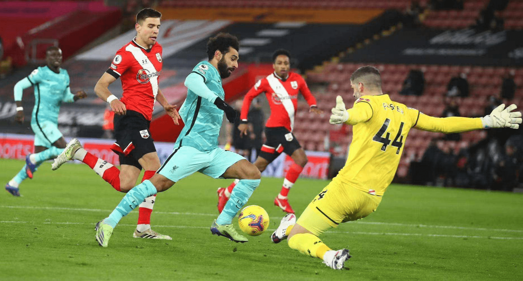 官方：法兰克福俱乐部与体育总监蒂莫-哈敦续约至2028年