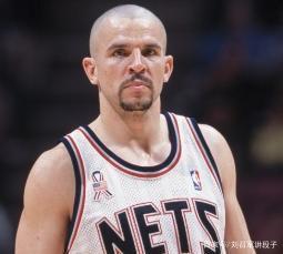 [天下足球]姆巴佩新蜡像：不能说像 简直一模一样.